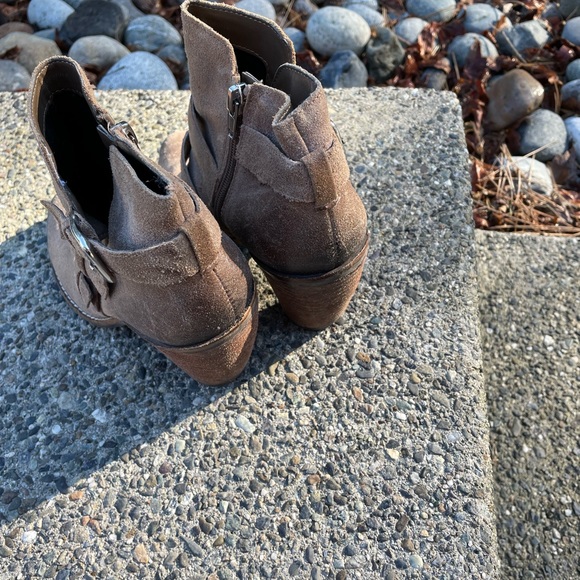 Distressed booties!! - Picture 4 of 5